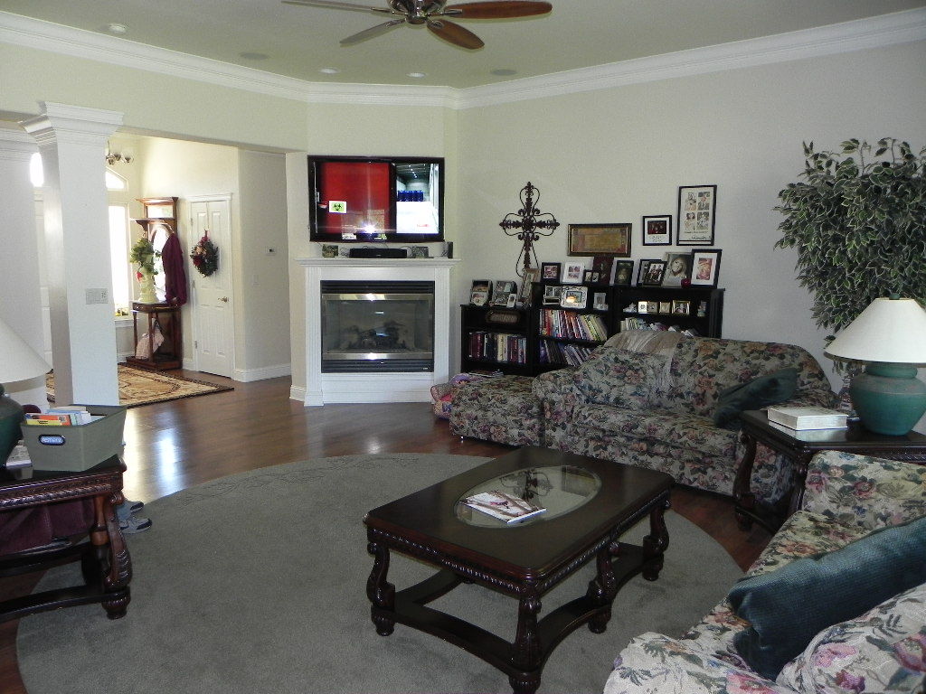 951 River Bend Road Redding, CA 96003 - Photo 5 of 21 GREAT ROOM WITH FIREPLACE