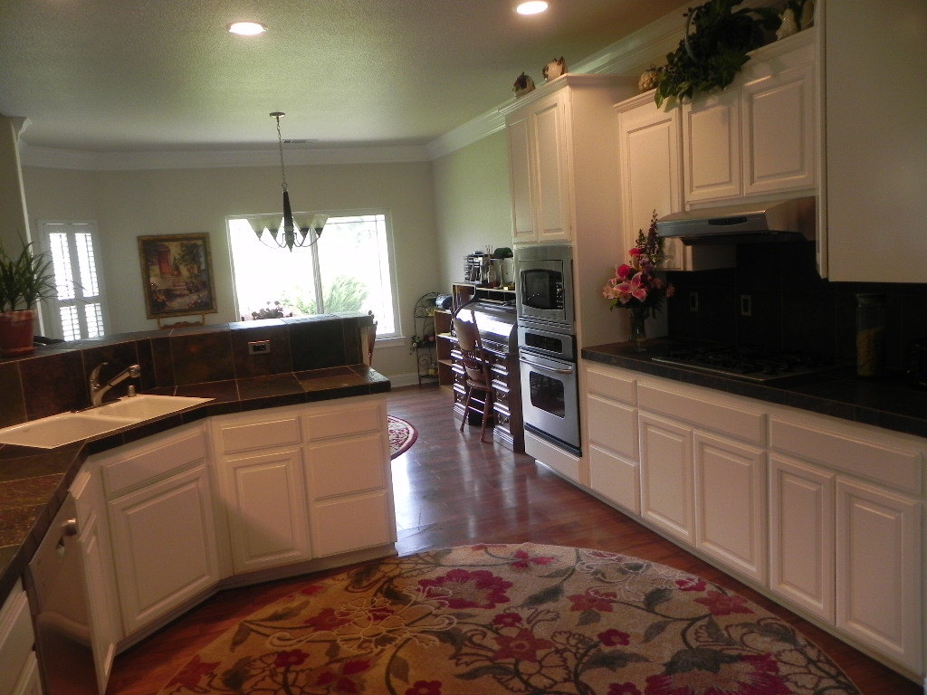 951 River Bend Road Redding, CA 96003 - Photo 7 of 21 KITCHEN
