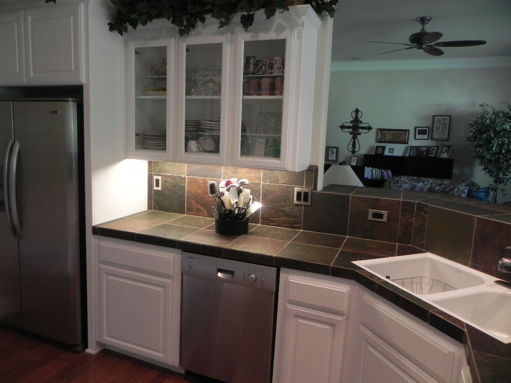 951 River Bend Road Redding, CA 96003 - Photo 9 of 21 CLOSE UP ON OTHER SIDE OF KITCHEN