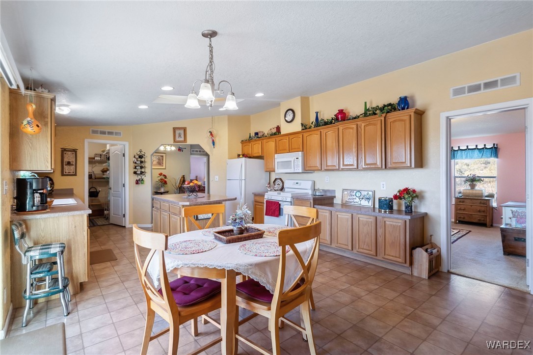 2000 South Cedar Road Kingman, AZ 86401 - Photo 11 of 71 Kitchen