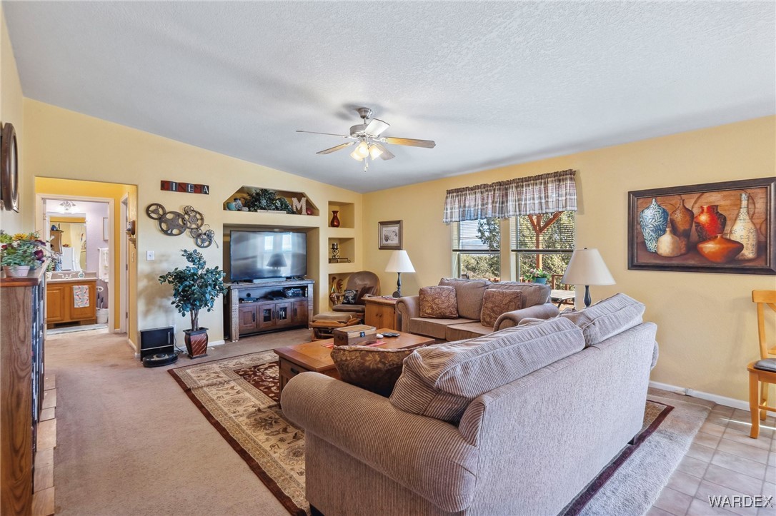 2000 South Cedar Road Kingman, AZ 86401 - Photo 16 of 71 Living Room