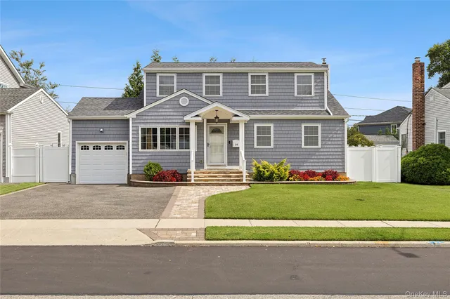 $1,175,000 | 14 Hollyberry Road, Plainview, NY 11803