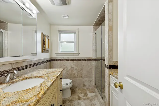 $1,175,000 | 14 Hollyberry Road, Plainview, NY 11803