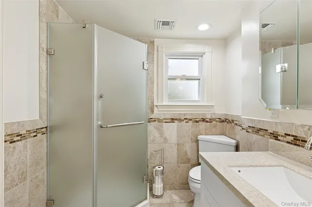 $1,175,000 | 14 Hollyberry Road, Plainview, NY 11803