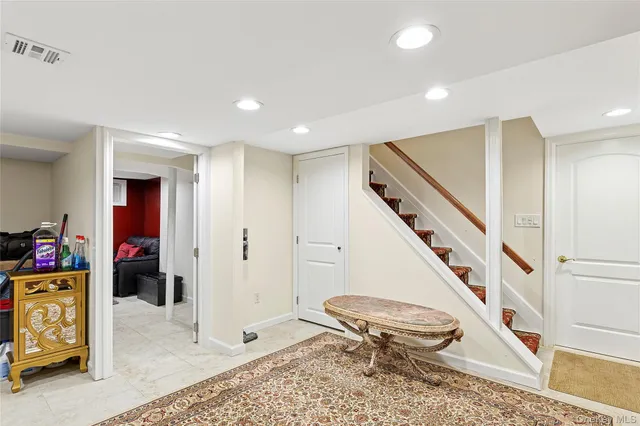 $1,175,000 | 14 Hollyberry Road, Plainview, NY 11803