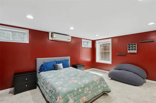 $1,175,000 | 14 Hollyberry Road, Plainview, NY 11803