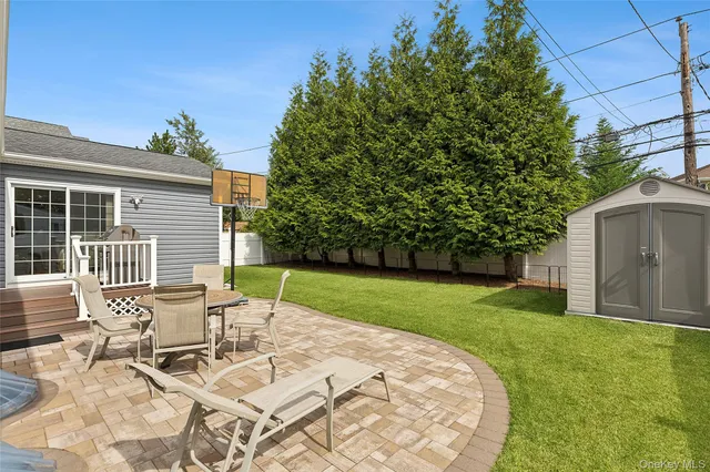 $1,175,000 | 14 Hollyberry Road, Plainview, NY 11803