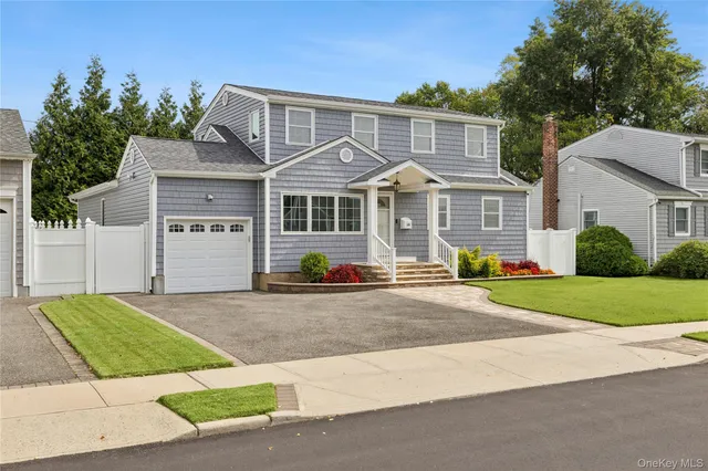 $1,175,000 | 14 Hollyberry Road, Plainview, NY 11803