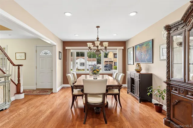 $1,175,000 | 14 Hollyberry Road, Plainview, NY 11803