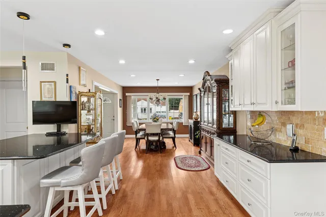 $1,175,000 | 14 Hollyberry Road, Plainview, NY 11803