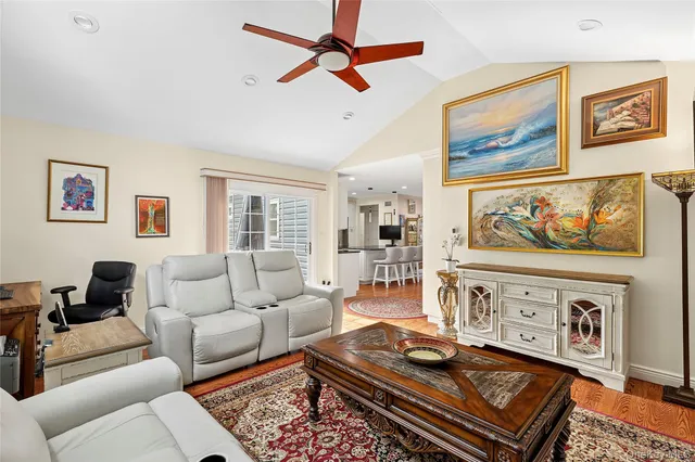 $1,175,000 | 14 Hollyberry Road, Plainview, NY 11803