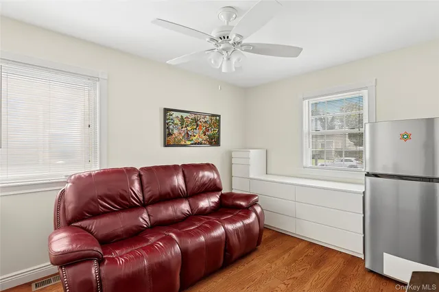 $1,175,000 | 14 Hollyberry Road, Plainview, NY 11803