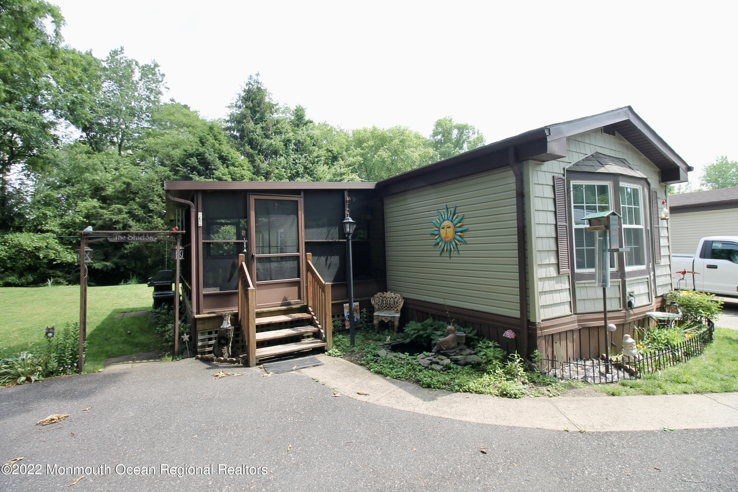 0F043C5C-12FE-487B-936A-1FEB0C80B9F9