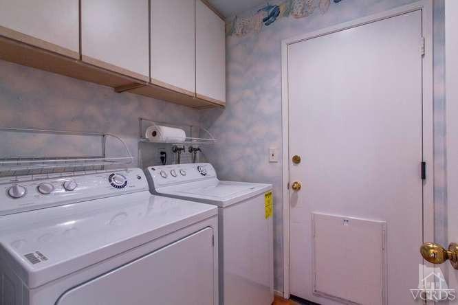 529 Fairfield Road Simi Valley, CA 93065 - Photo 17 of 21 a utility room with dryer and washer