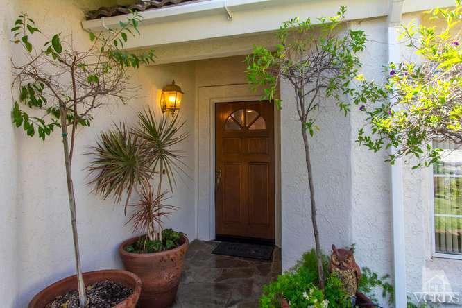 529 Fairfield Road Simi Valley, CA 93065 - Photo 3 of 21 a view of a house with a plants