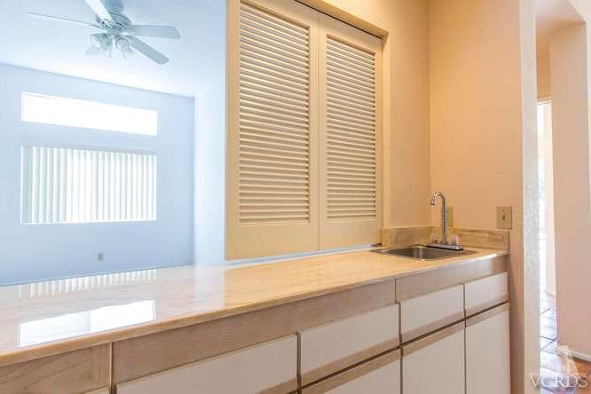 529 Fairfield Road Simi Valley, CA 93065 - Photo 6 of 21 a bathroom with a sink and a bathtub