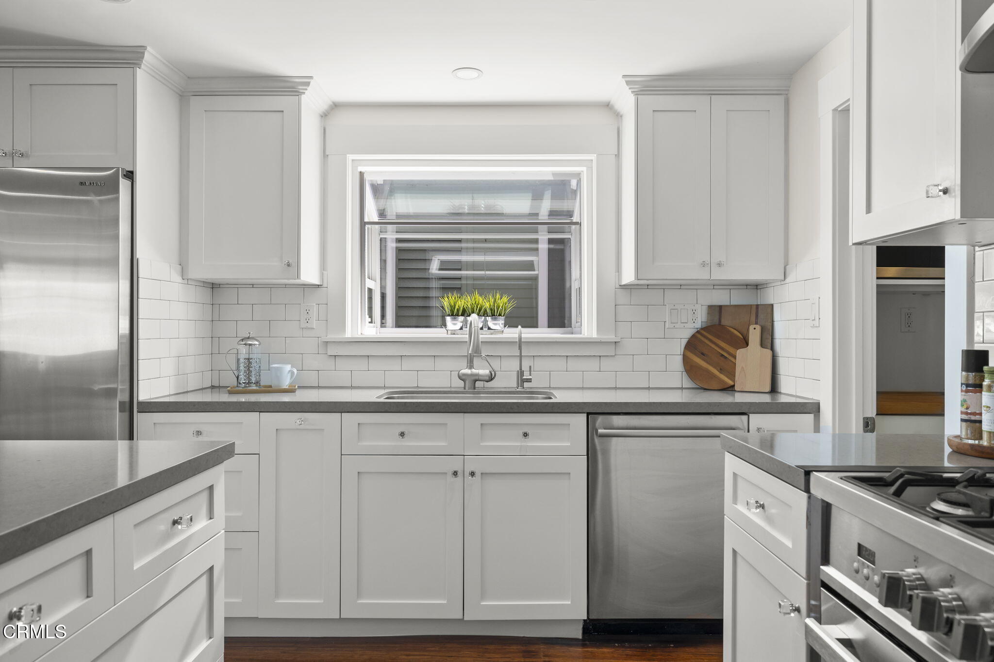 156 Highland Drive Oxnard, CA 93035 - Photo 17 of 67 Kitchen