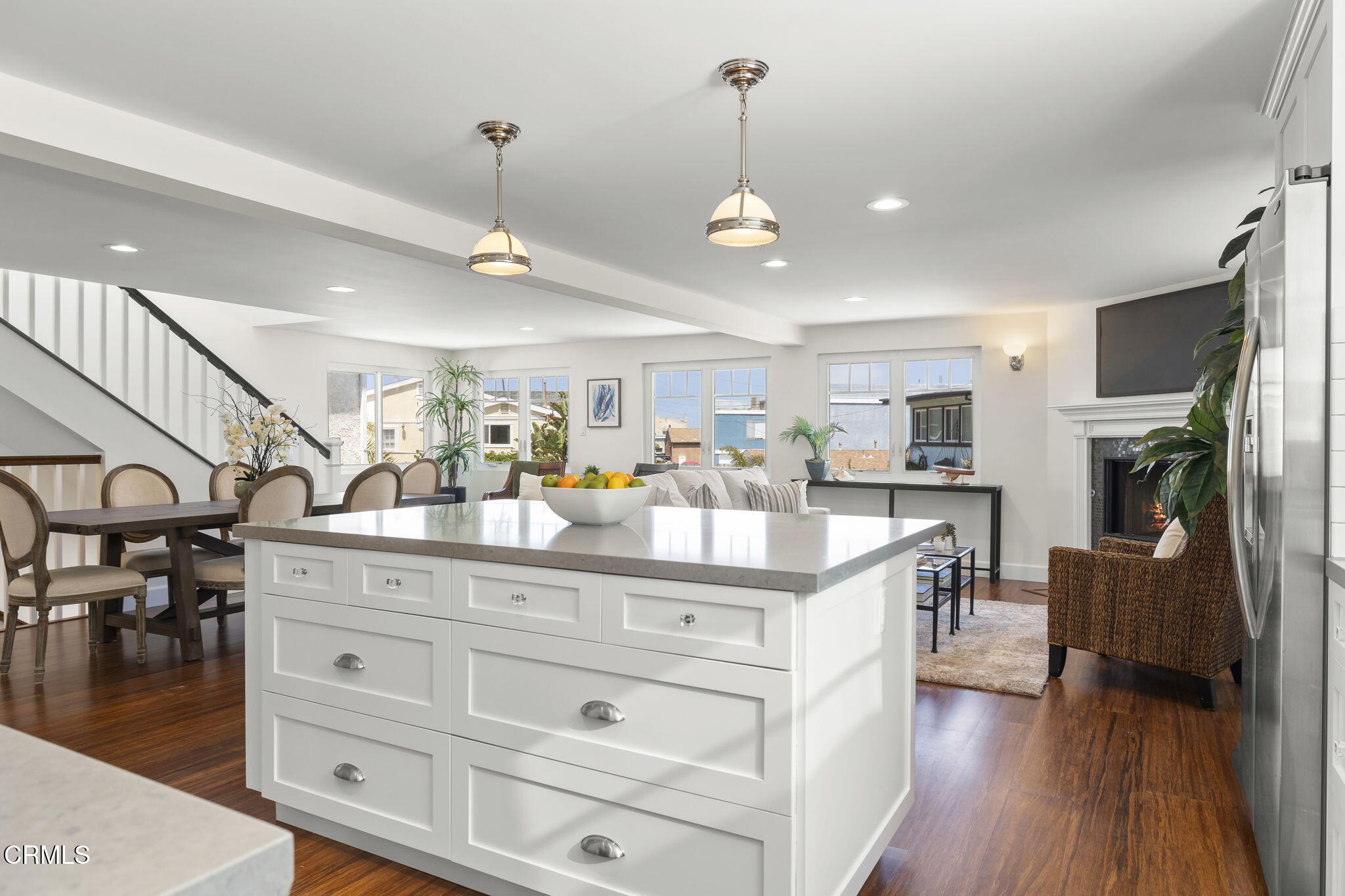 156 Highland Drive Oxnard, CA 93035 - Photo 19 of 67 Kitchen toward living room