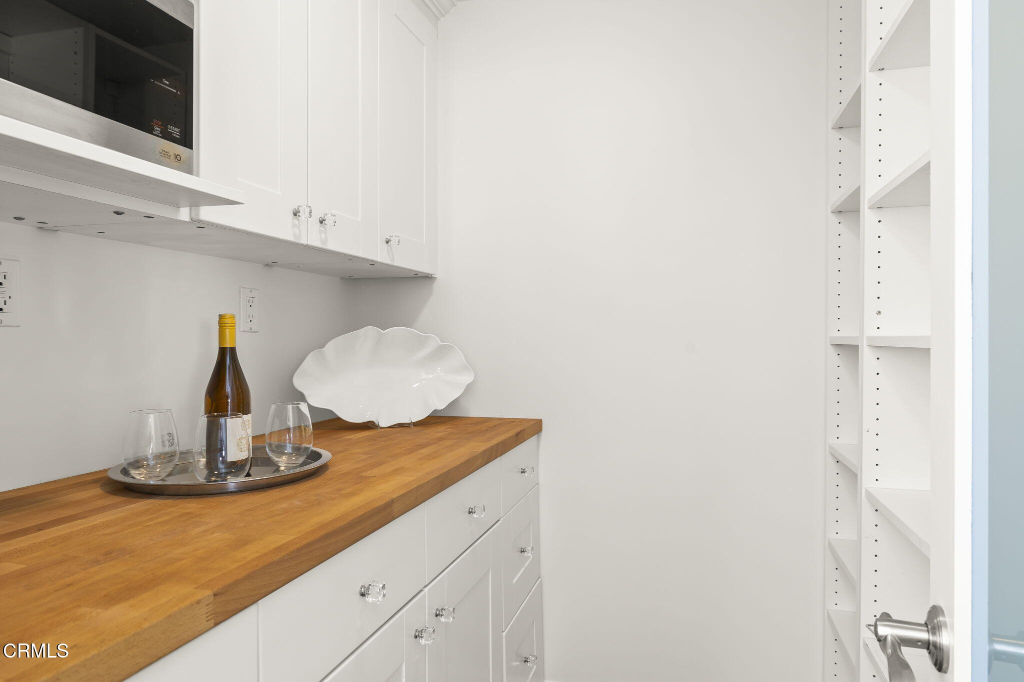 156 Highland Drive Oxnard, CA 93035 - Photo 20 of 67 Oversized pantry