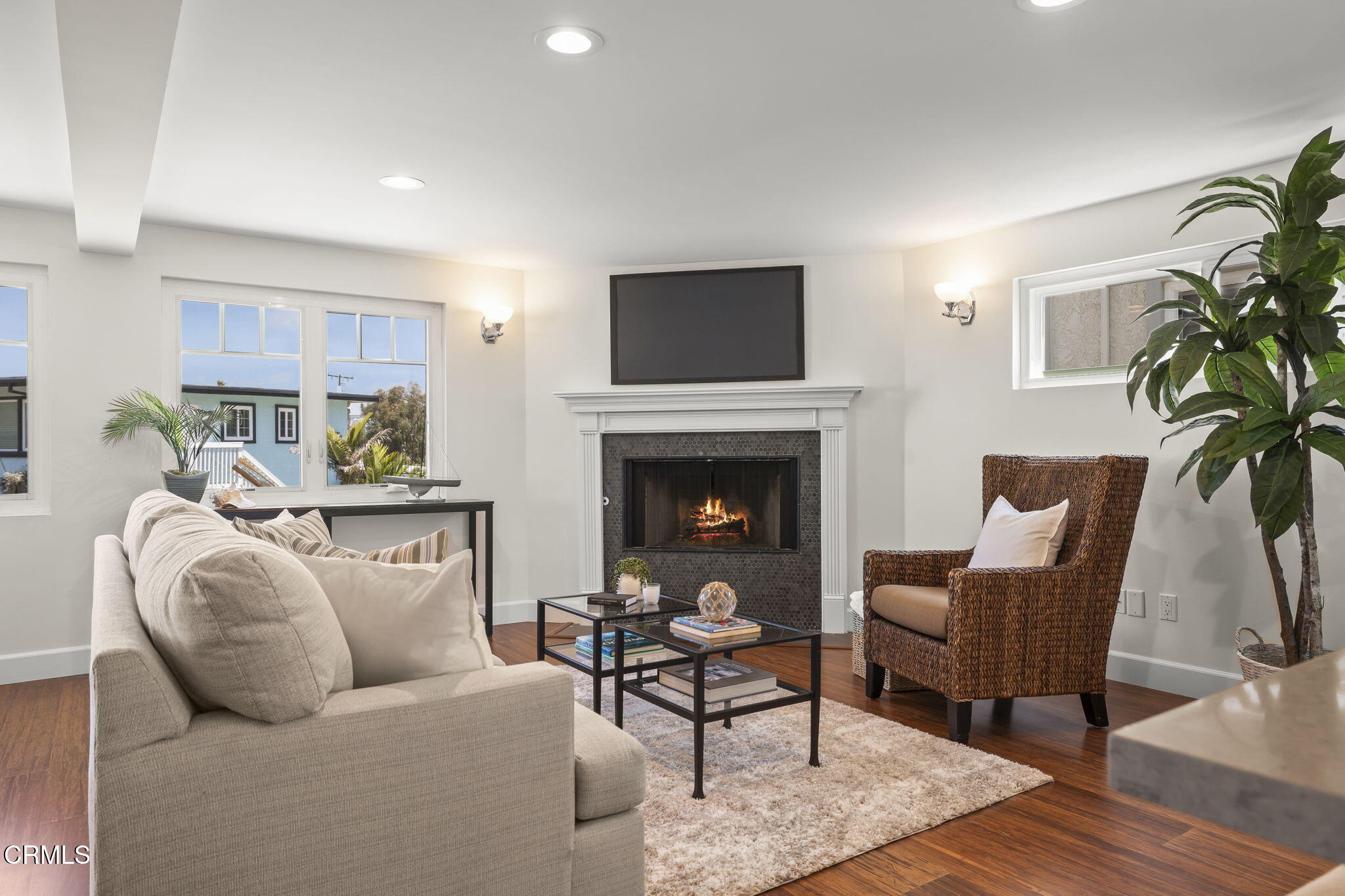 156 Highland Drive Oxnard, CA 93035 - Photo 21 of 67 Living room