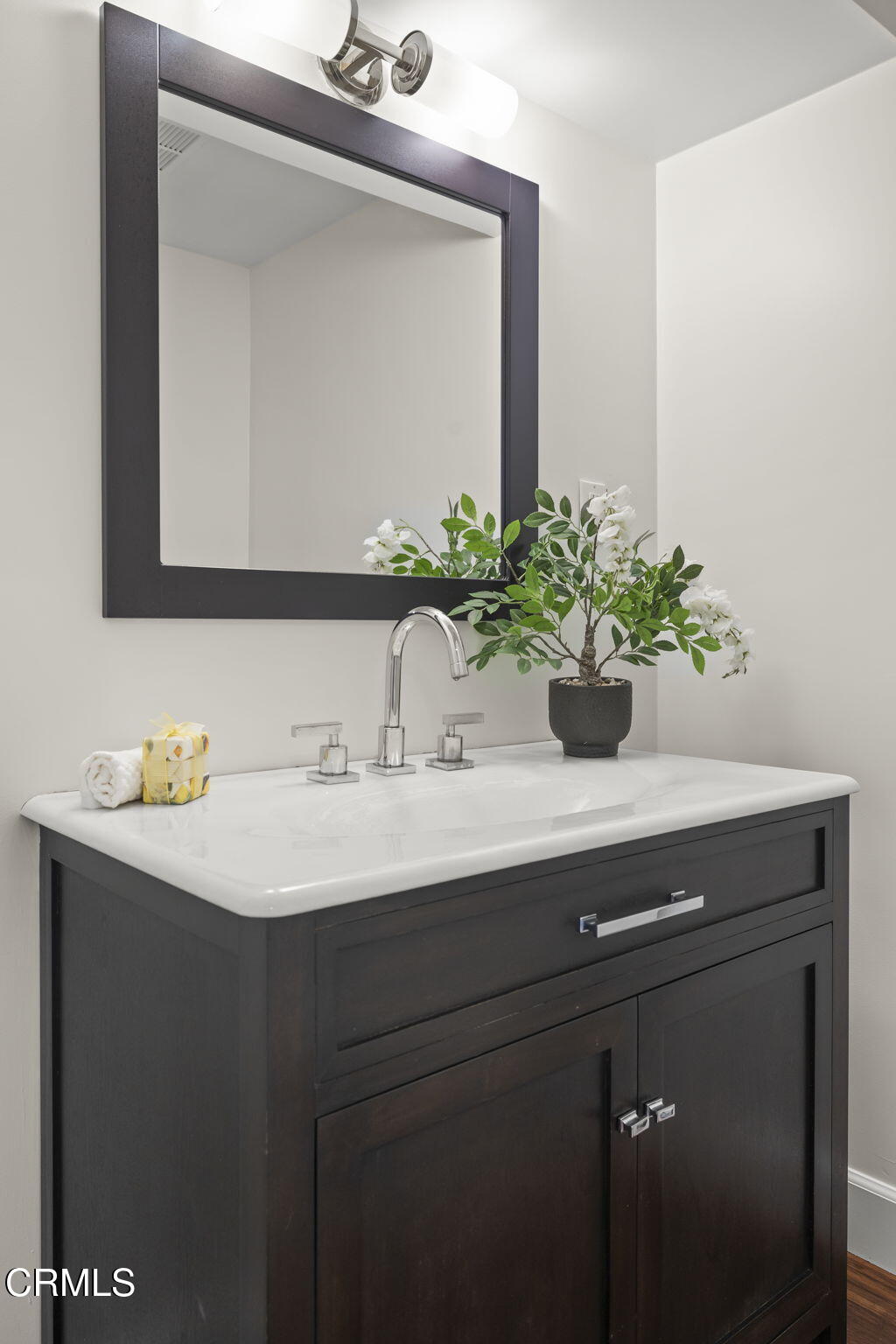 156 Highland Drive Oxnard, CA 93035 - Photo 27 of 67 2nd level powder room