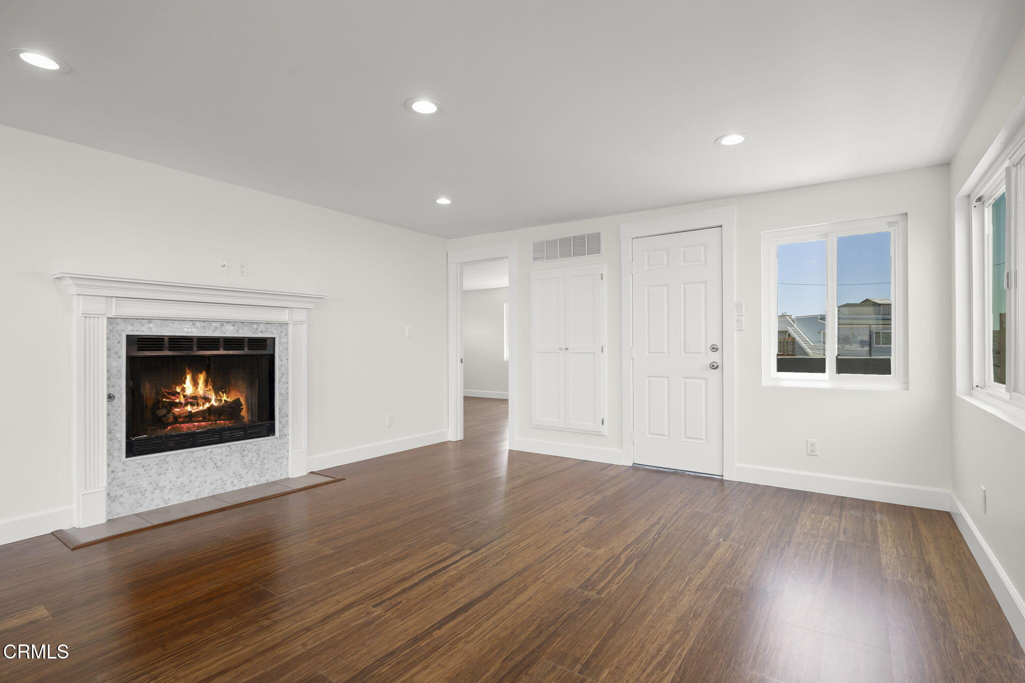 156 Highland Drive Oxnard, CA 93035 - Photo 30 of 67 Light-filled family room