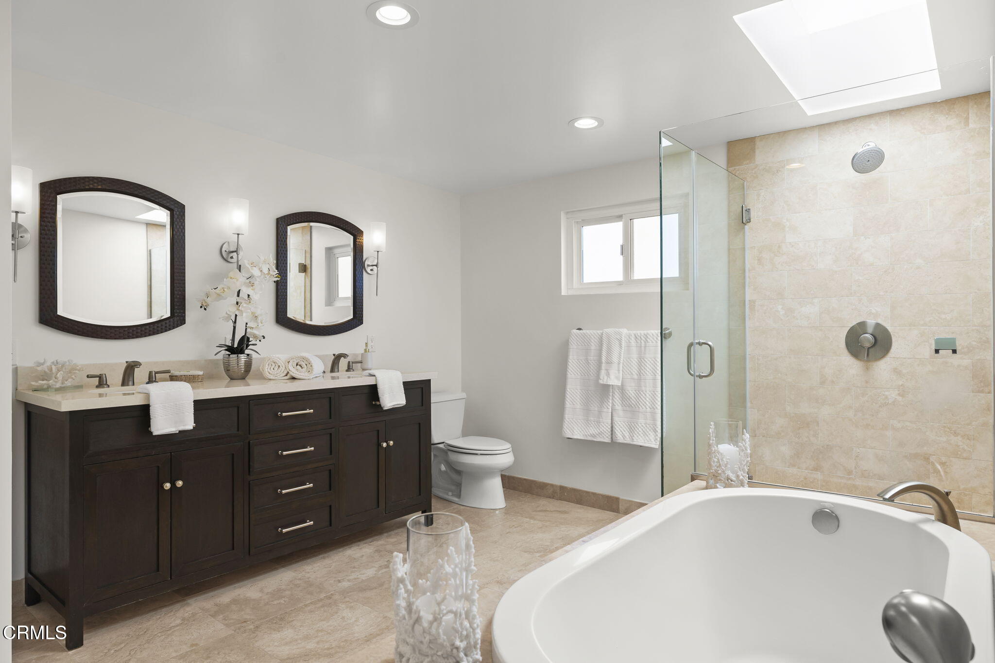 156 Highland Drive Oxnard, CA 93035 - Photo 35 of 67 Primary bath