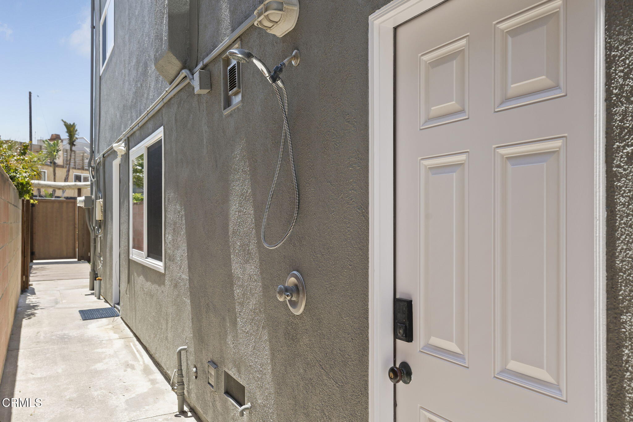 156 Highland Drive Oxnard, CA 93035 - Photo 47 of 67 Outdoor shower