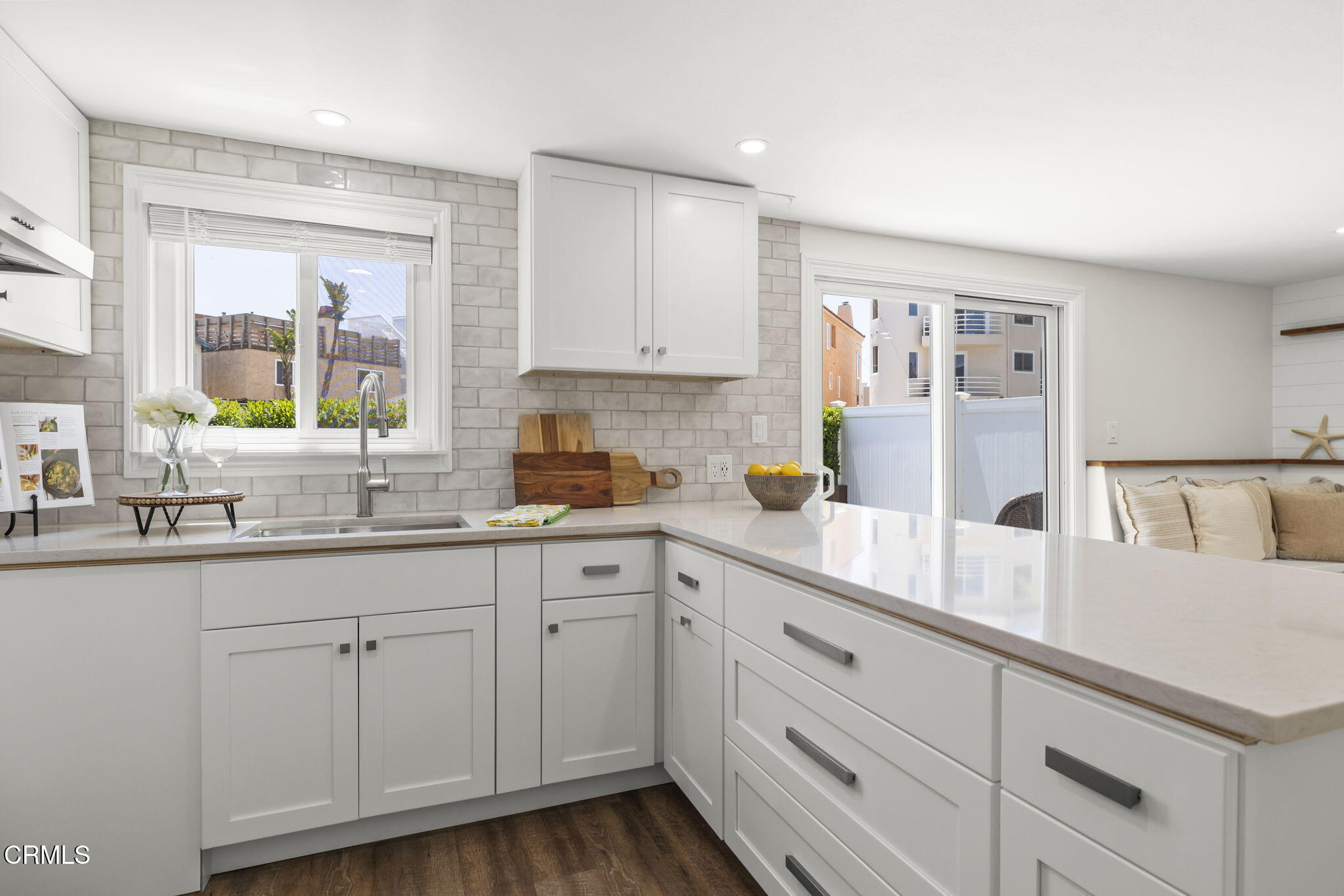 156 Highland Drive Oxnard, CA 93035 - Photo 49 of 67 Guest suite wet bar