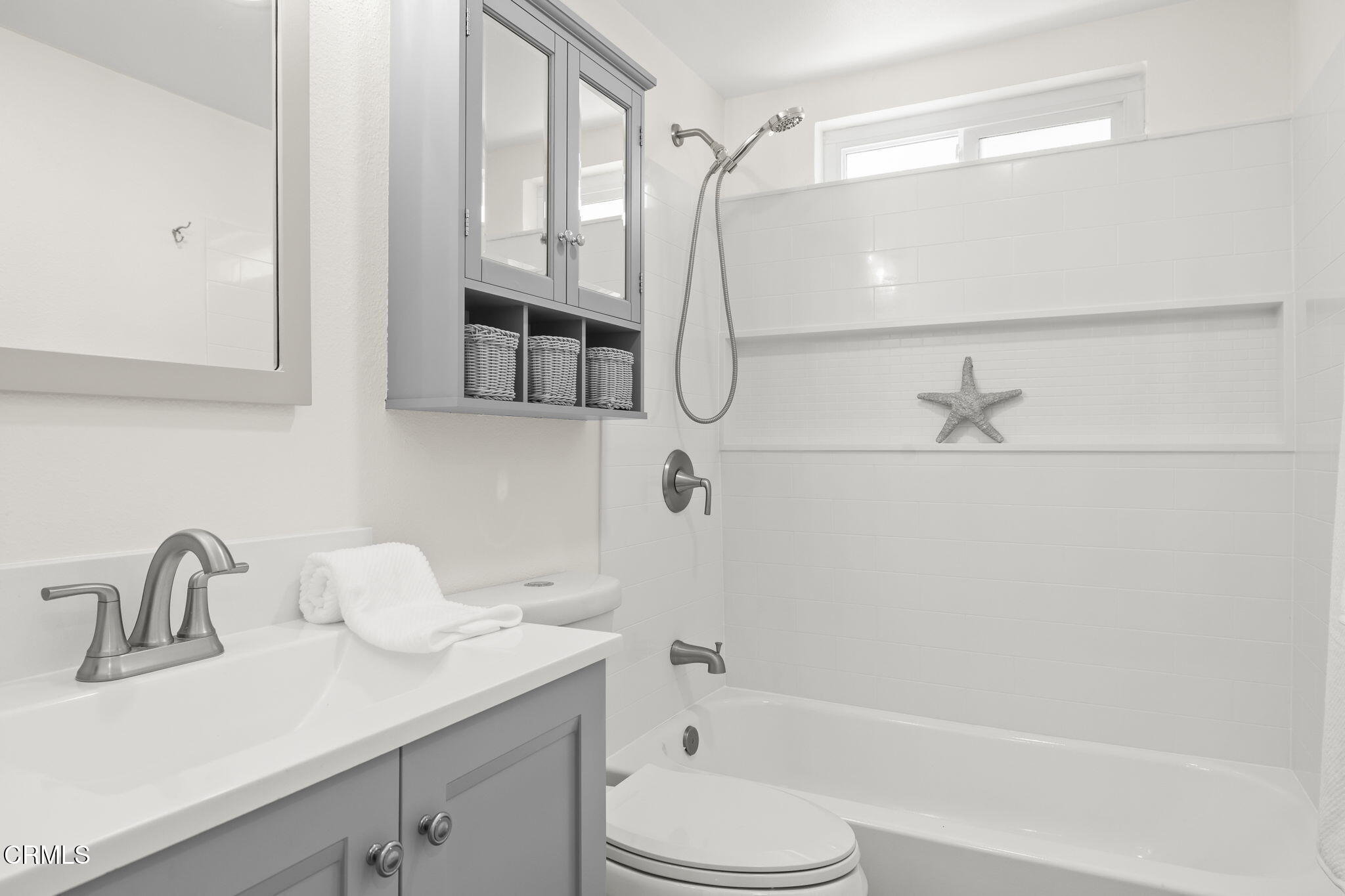 156 Highland Drive Oxnard, CA 93035 - Photo 55 of 67 Guest suite bath