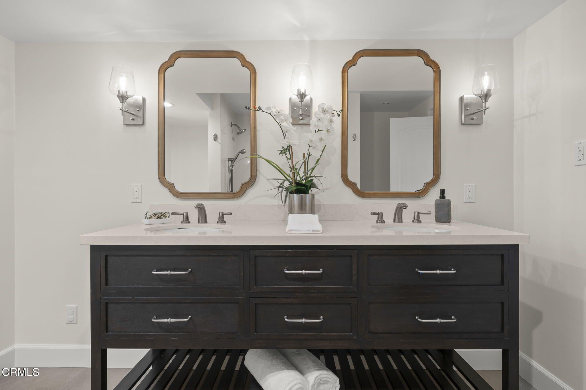 156 Highland Drive Oxnard, CA 93035 - Photo 7 of 67 2nd level full bath