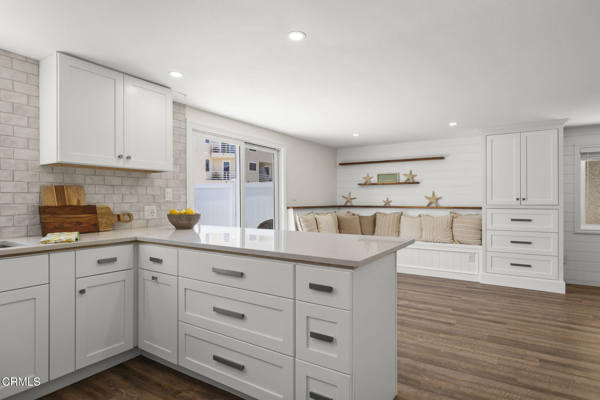 156 Highland Drive Oxnard, CA 93035 - Photo 8 of 67 Guest suite wet bar and dining area