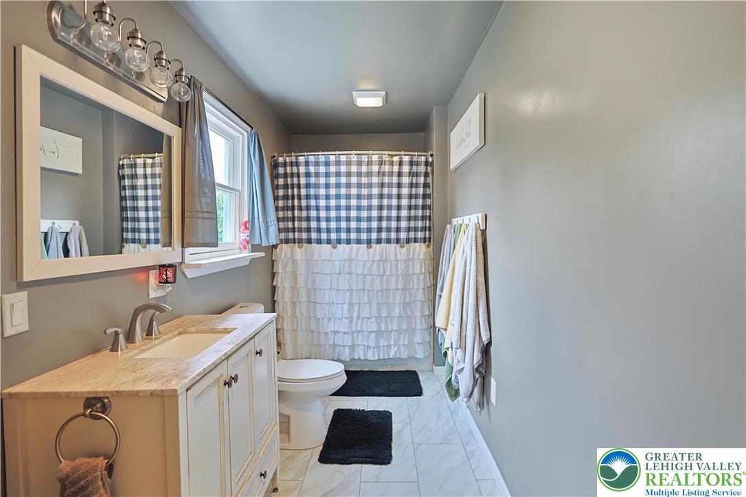 101 Clay Street Tamaqua, PA 18252 - Photo 10 of 33 First Floor Bath