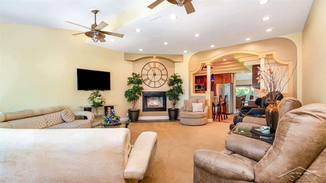 405 Richards Road Bay City, MI 48706 - Photo 12 of 38 Living Room