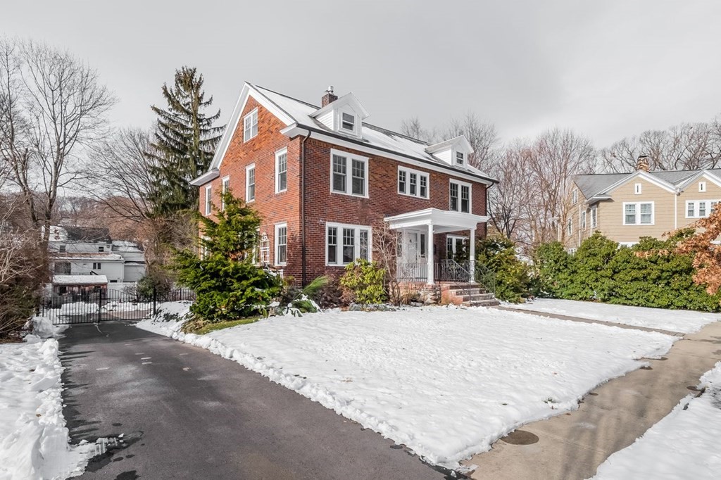 37 Creswell Road Worcester, MA 01602 - Photo 2 of 42 Gallery Image 2