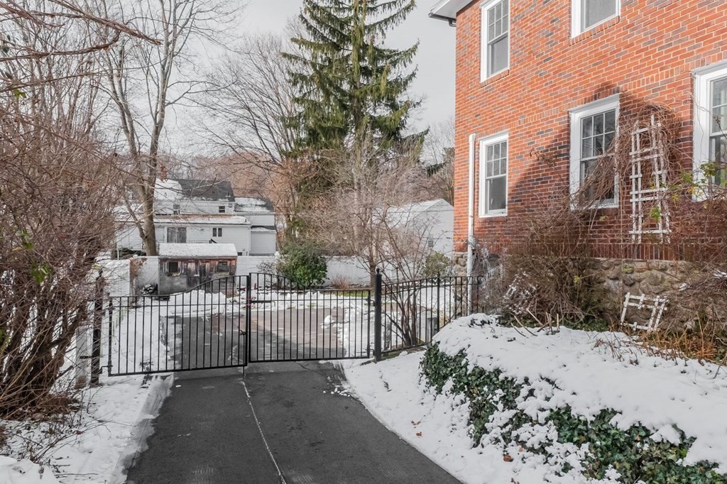 37 Creswell Road Worcester, MA 01602 - Photo 3 of 42 Gallery Image 3