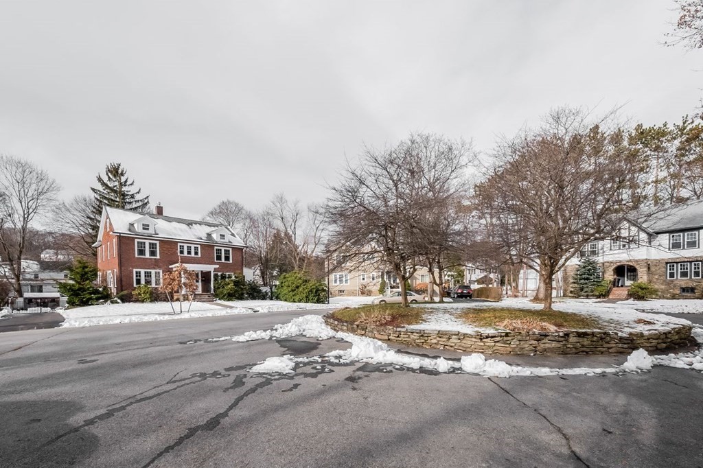 37 Creswell Road Worcester, MA 01602 - Photo 5 of 42 Gallery Image 5