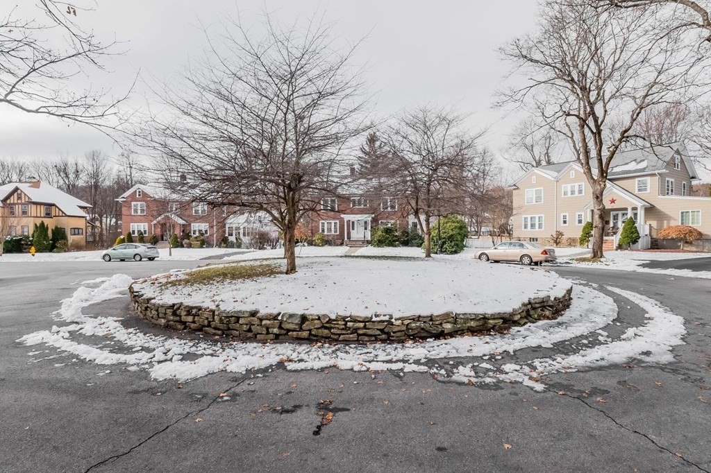 37 Creswell Road Worcester, MA 01602 - Photo 6 of 42 Gallery Image 6