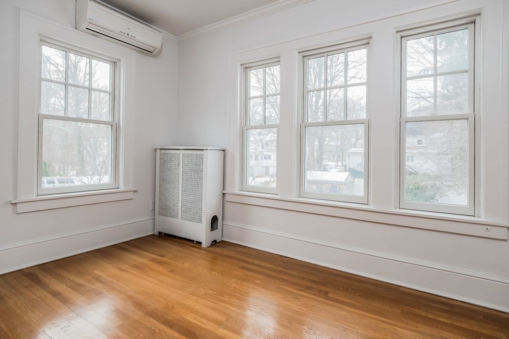 37 Creswell Road Worcester, MA 01602 - Photo 9 of 42 Gallery Image 9