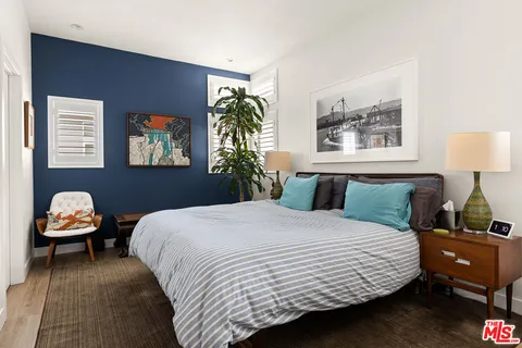 $5,995 | 1434 1/2 South Sycamore Avenue, Los Angeles, CA 90019