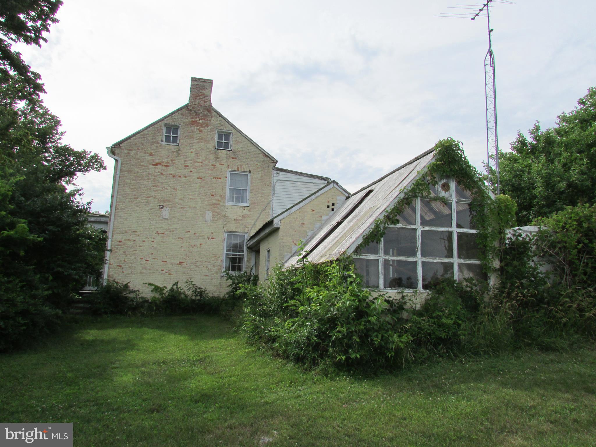 191 Myerstown Road Charles Town, WV 25414 - Photo 14 of 80 SIDE~ W/GREENHOUSE