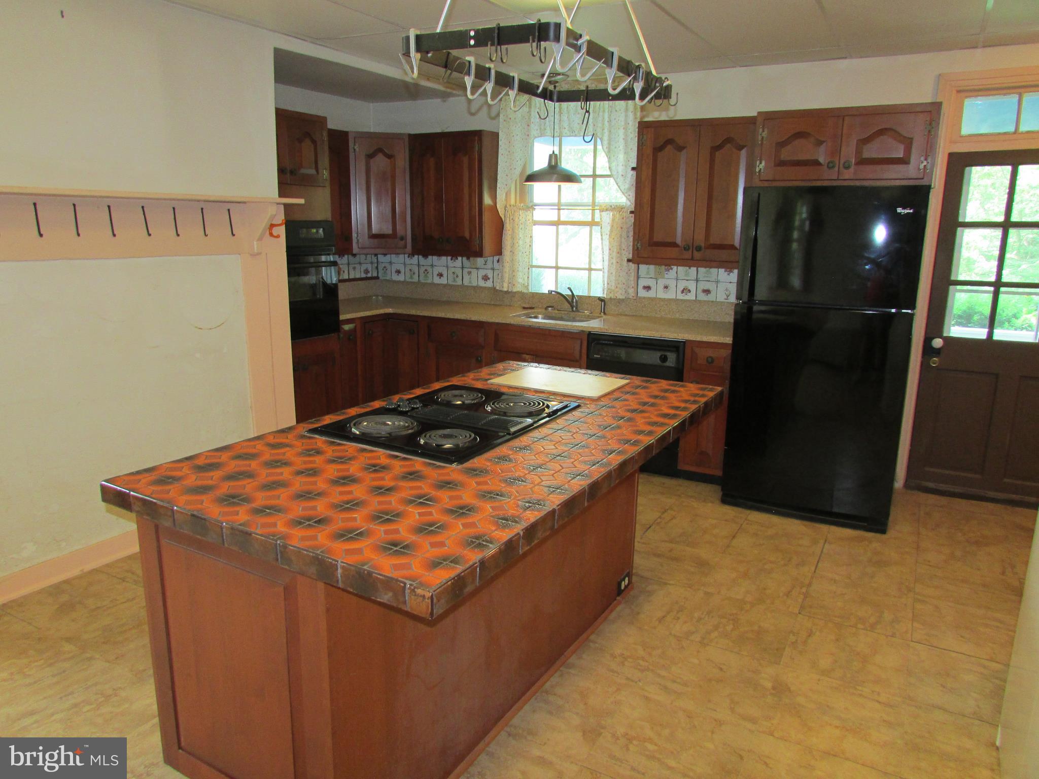 191 Myerstown Road Charles Town, WV 25414 - Photo 17 of 80 KITCHEN W/ISLAND