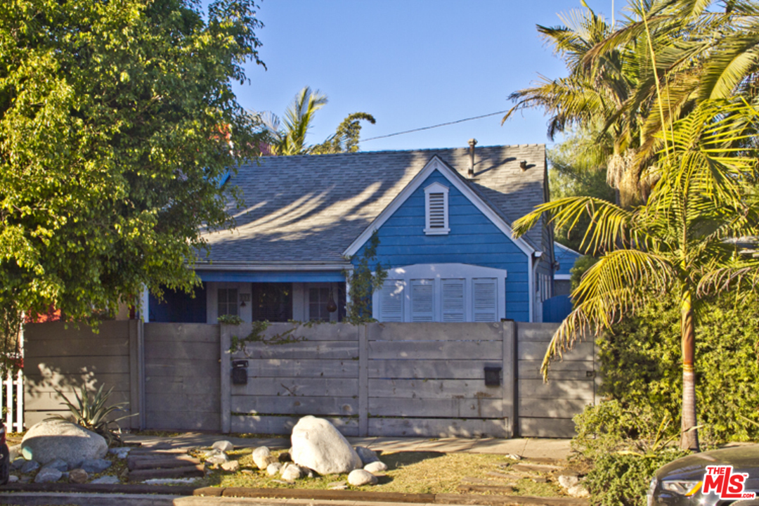 537 Rialto Avenue Venice, CA 90291 - Photo 3 of 17 Gallery Image 3