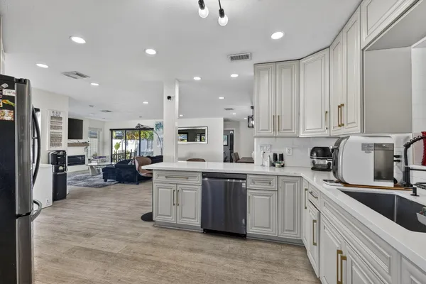 $6,300 | 2601 Northeast 8th Court, Pompano Beach, FL 33062