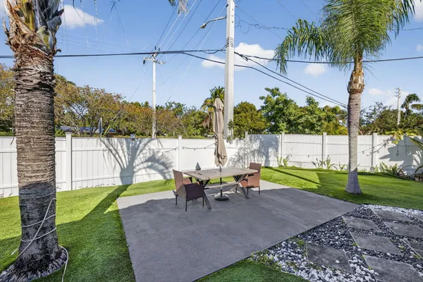 $6,300 | 2601 Northeast 8th Court, Pompano Beach, FL 33062