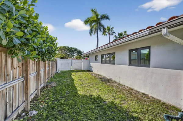 $6,300 | 2601 Northeast 8th Court, Pompano Beach, FL 33062