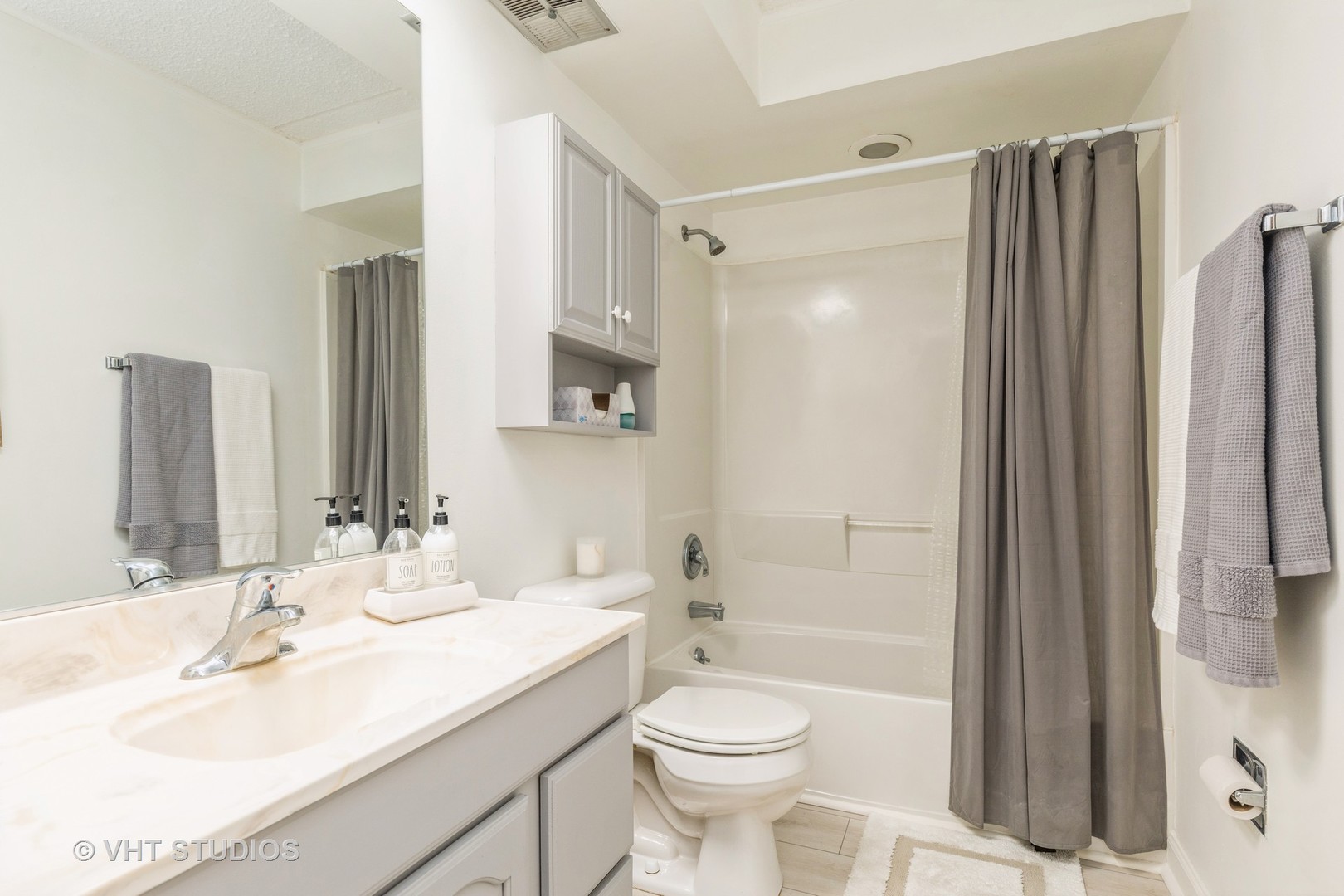 26 North Pistakee Lake Road, Unit 2F Fox Lake, IL 60020 - Photo 9 of 23 Gallery Image 9