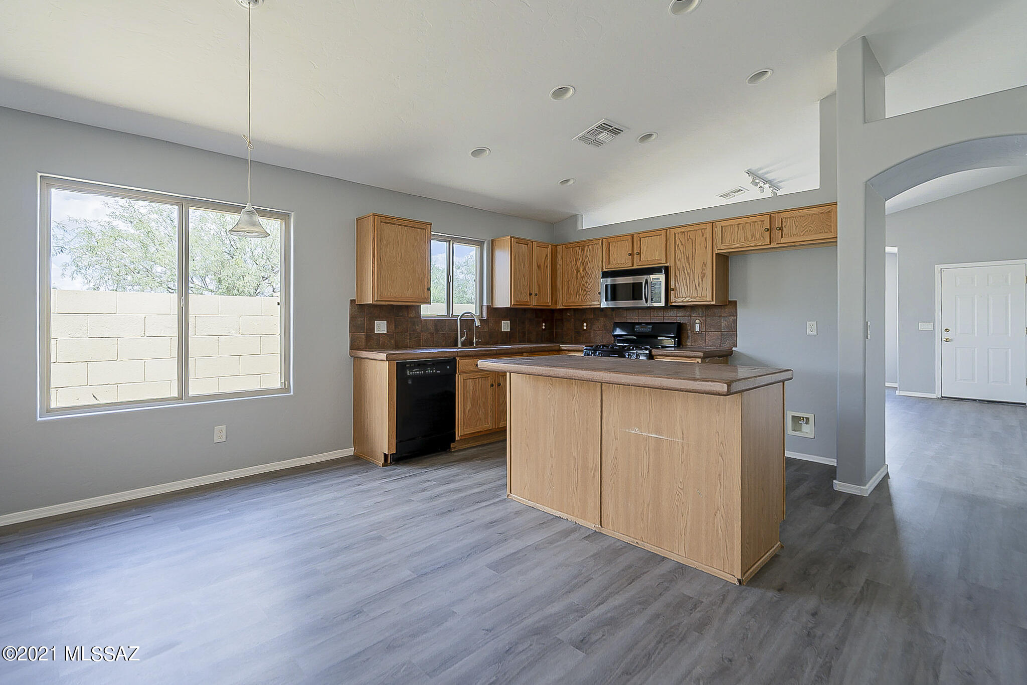 8410 South Burien Road Tucson, AZ 85747 - Photo 3 of 36