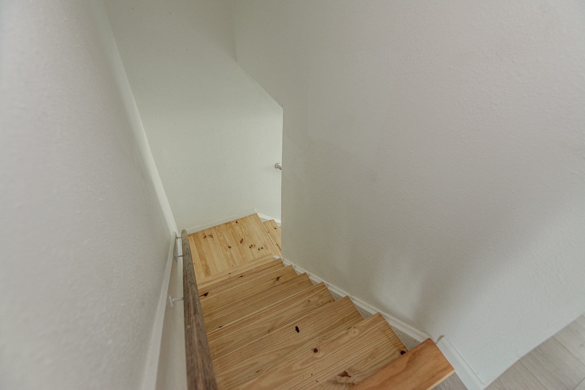 7867 Hamlet Street Houston, TX 77078 - Photo 6 of 14 Stairs