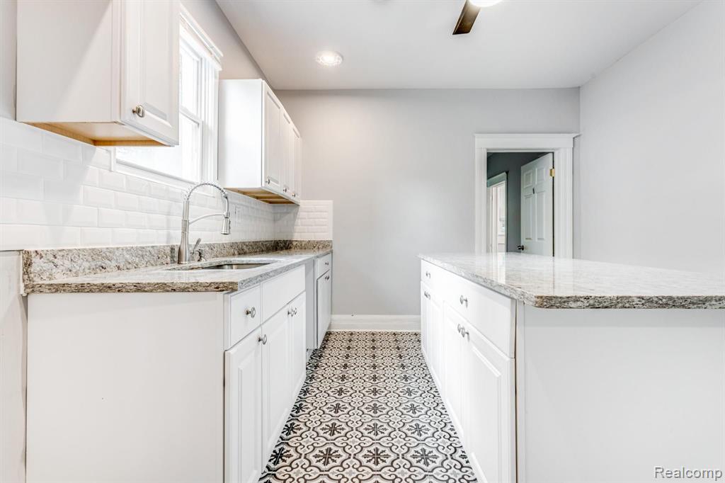 8062 Ruedisale Court Detroit, MI 48214 - Photo 15 of 28